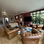 Erawan Boutique Hotel Évreux