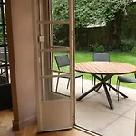 Erawan Boutique Hotel Évreux