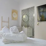 Erawan Boutique Hotel Évreux