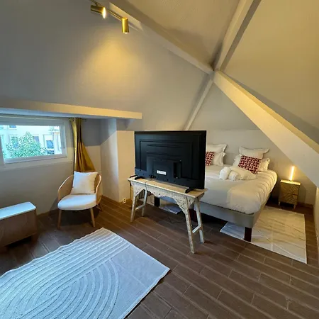 Erawan Boutique Hotel Évreux