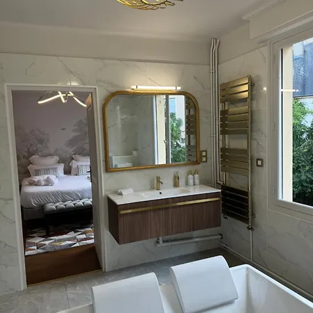 Erawan Boutique Hotel Évreux