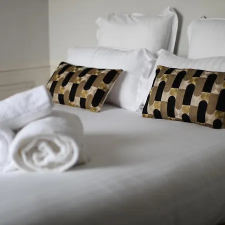Erawan Boutique Hotel Évreux