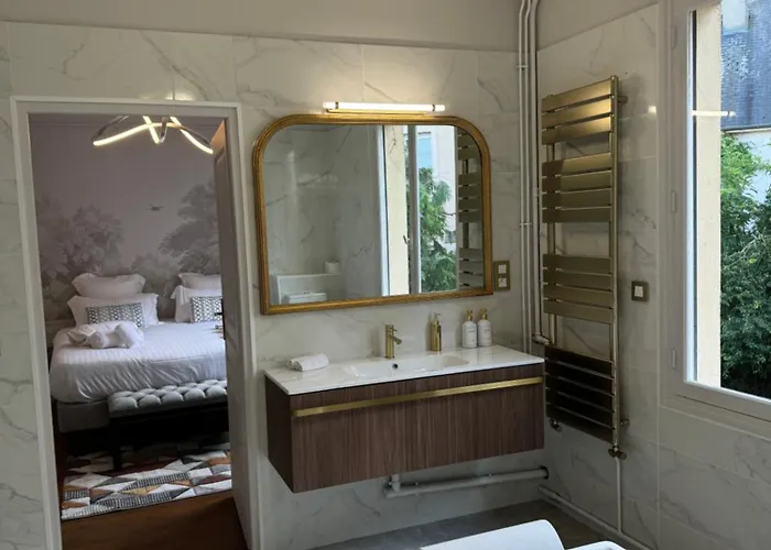 Erawan Boutique Отель Эврё