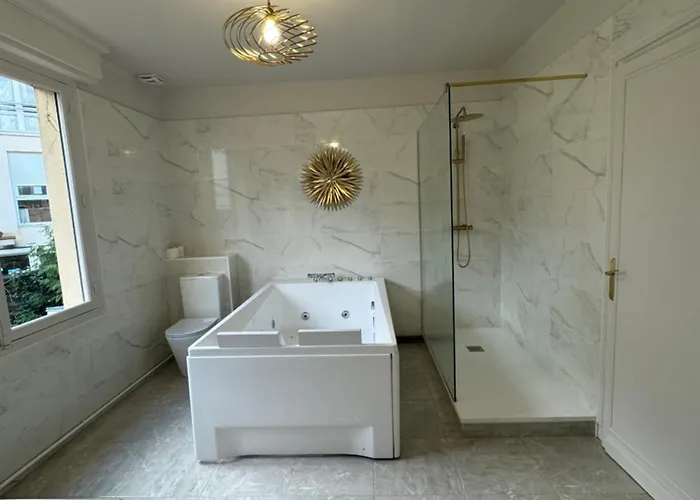 Erawan Boutique Отель Эврё